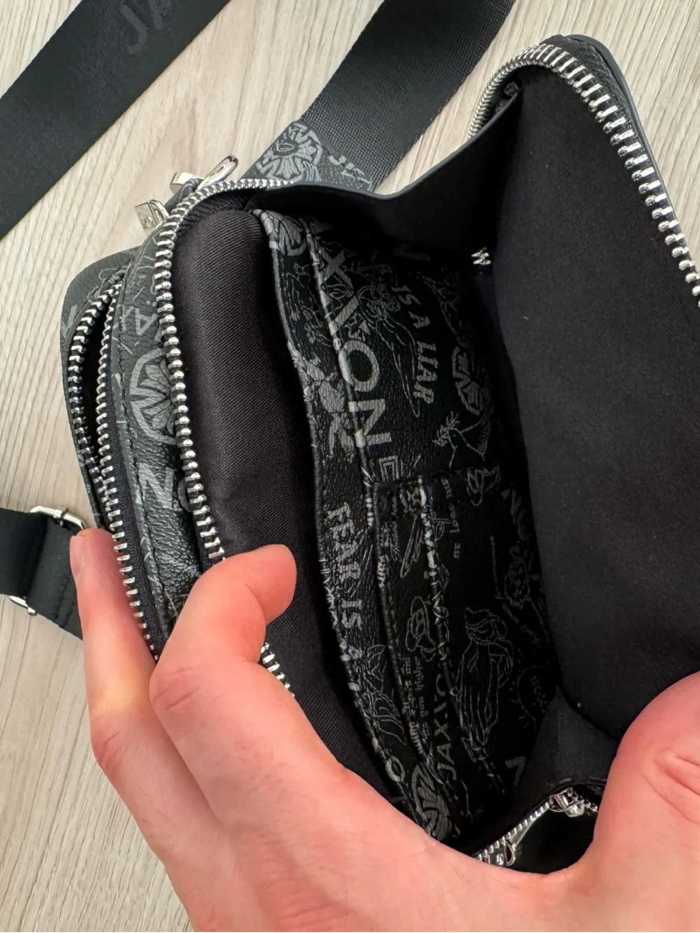 Jaxxon crossbody bag - Picture 2 of 6